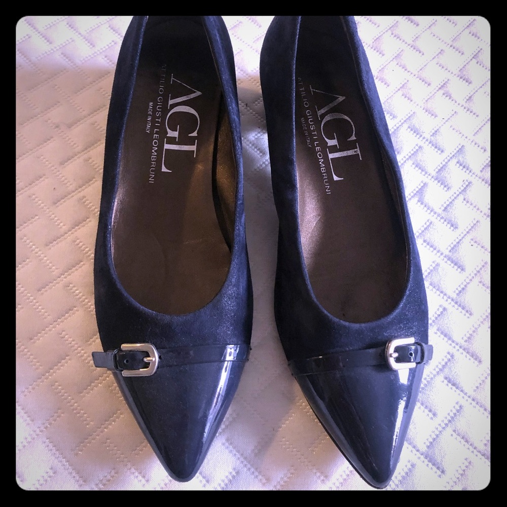 Navy AGL 39.5 low heels